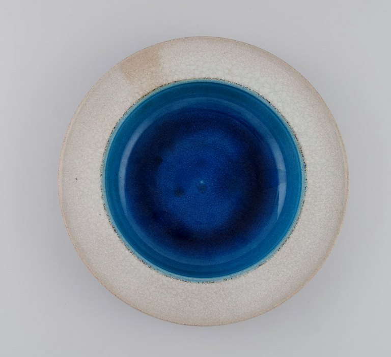Nils Kähler (1906-1979) for Kähler. Bowl in glazed stoneware.Beautiful glaze in light blue shades. 1960s.