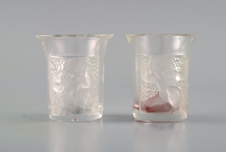 To tidlige René Lalique Enfants art deco shotglas i mundblæst krystalglas. 1930