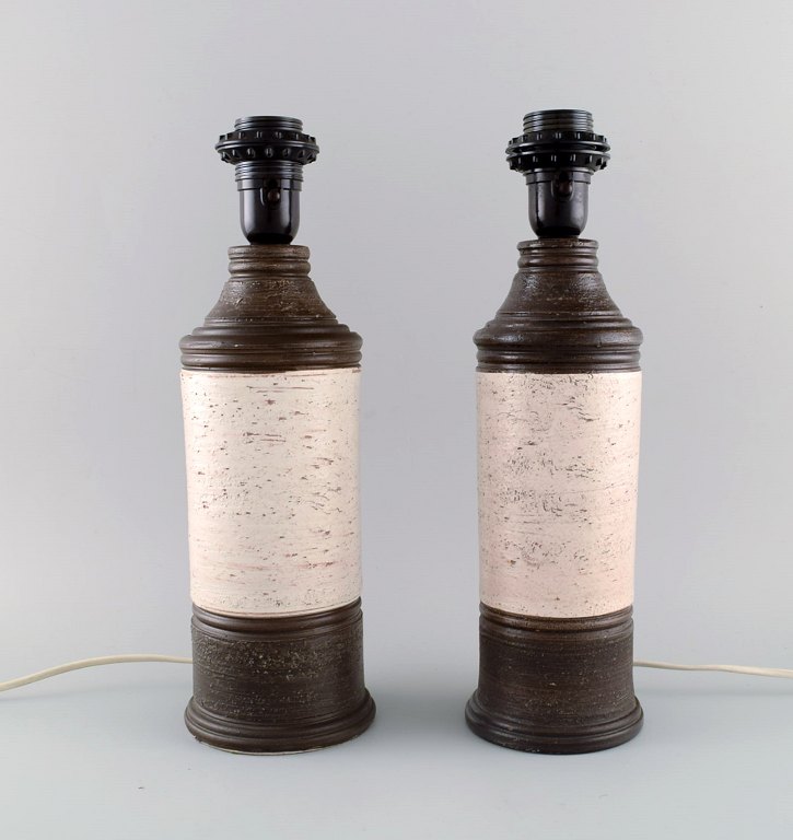 Bitossi for Bergboms, Sweden. Two table lamps in glazed stoneware. Beautiful glaze in sand and brown shades. 1960s.