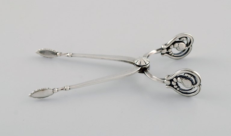 Georg Jensen Blossom sugar tong in sterling silver. Dated 1933-1944.