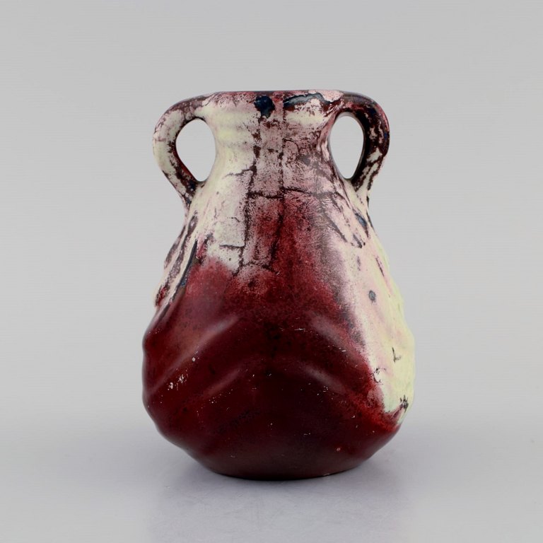 Karl Hansen Reistrup for Kähler. Antik vase med hanke i glaseret keramik. Smuk lustre glasur. 1890