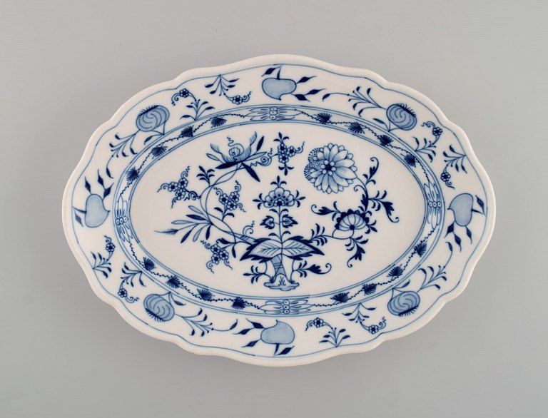Antikt Meissen Løgmønstret serveringsfad i håndmalet porcelæn. Sent 1800-tallet.