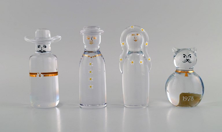Kosta Boda, Sweden. Four art glass figures with engraved and hand-painted decoration. "The family". 1970s.