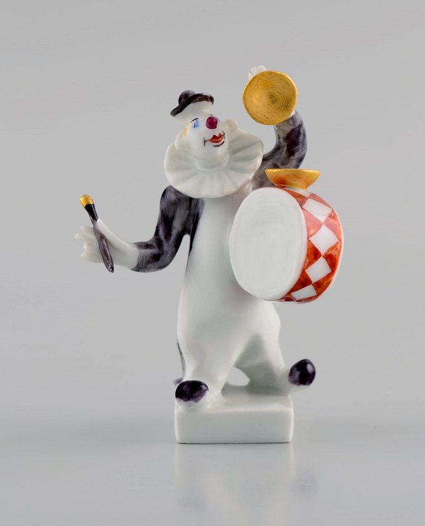 Peter Strang (b.1936) for Meissen. Figure in hand-painted porcelain. Drummer from the clown orchestra. Late 20th century.