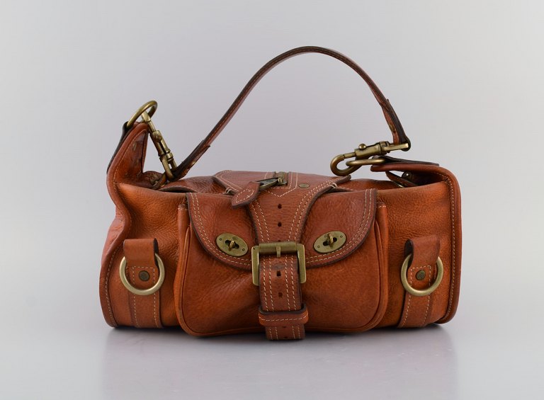 Vintage Mulberry handbag in core leather with brass clasps and buckles. 1980s.