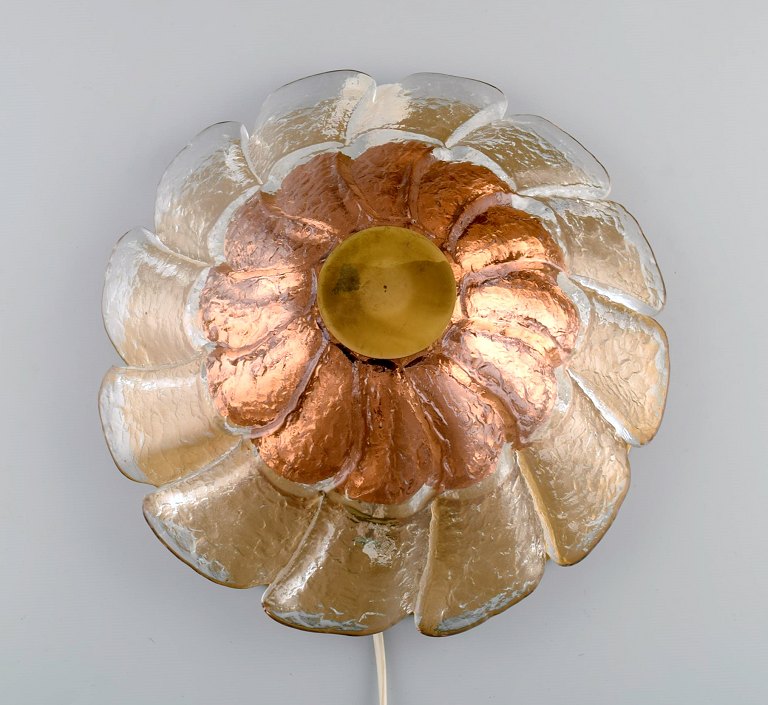 Lars Hellsten for Orrefors. Væglampe i mundblæst kunstglas og messing. 1980