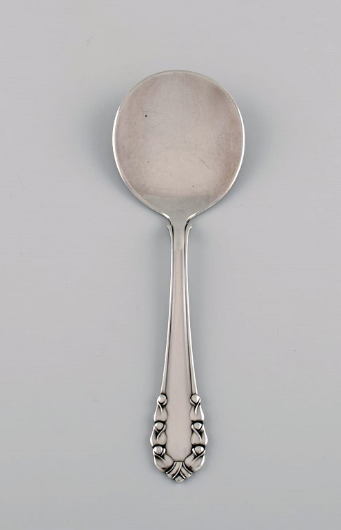 Georg Jensen Lily of the Valley serving spade in sterling silver. Dated 1933-1944.