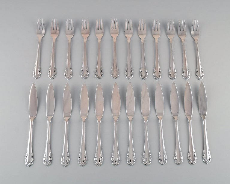 Tidligt Georg Jensen Liljekonval fiskeservice i sølv (830) til tolv personer. 
Dateret 1915-1930.
