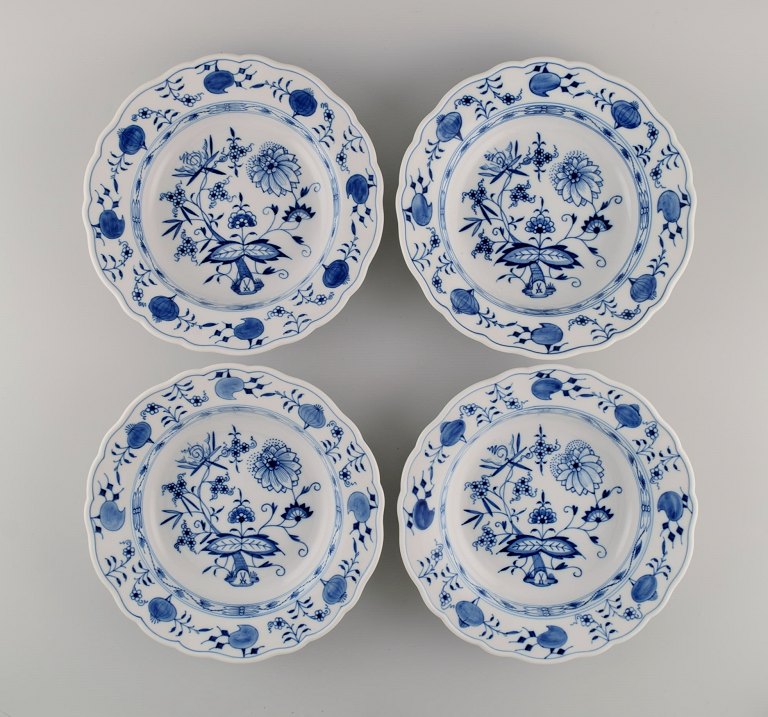 Four Meissen Blue Onion deep plates in hand-painted porcelain. Early 20th century.