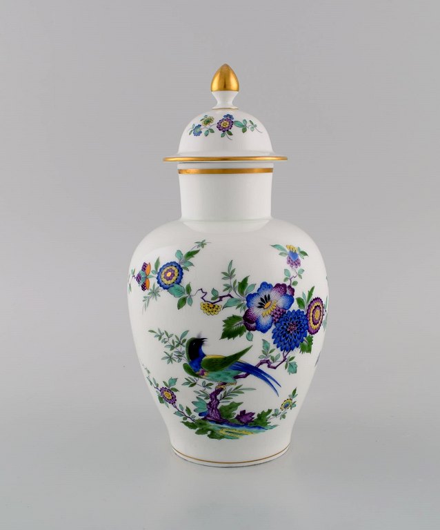 Meissen lidded porcelain vase with hand-painted flowers, birds and gold decoration. 250th anniversary. Dated 1960.