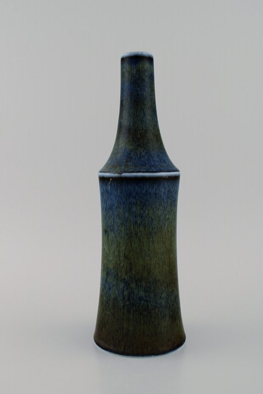 Carl Harry Stålhane (1920-1990) for Rörstrand. Vase i glaseret keramik. Smuk glasur i blågrønne nuancer. 1960