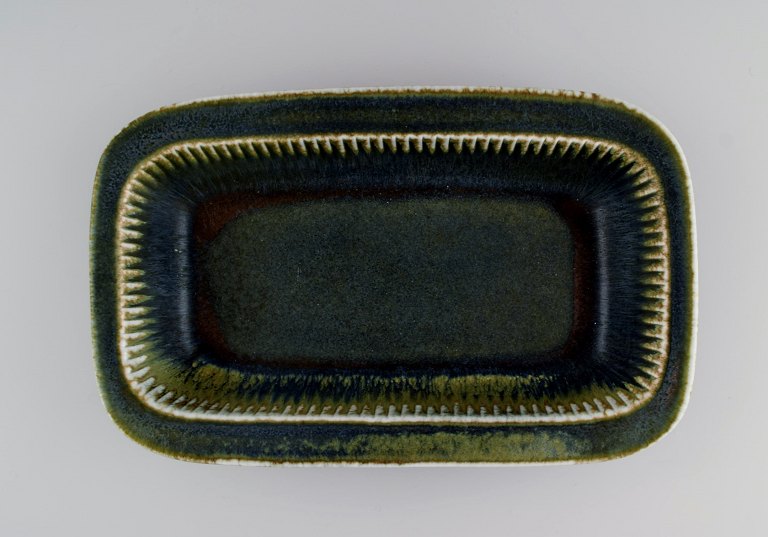 Carl Harry Stålhane (1920-1990) for Rörstrand. Large bowl in glazed ceramics. Beautiful glaze in shades of blue and green. Mid-20th century.