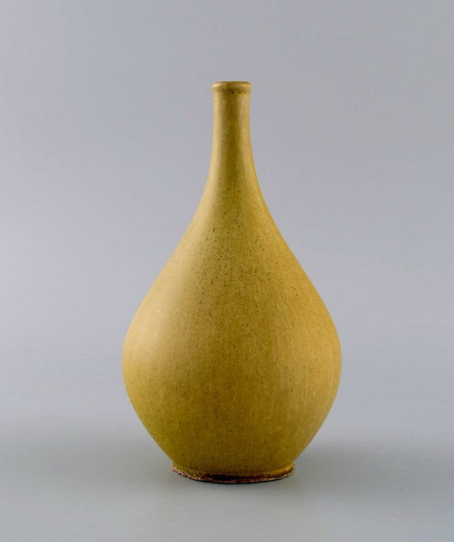 Stig Lindberg (1916-1982) for Gustavsberg. Vitrin vase i glaseret keramik. Svensk design, midt 1900-tallet.