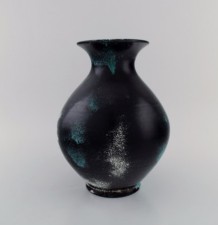Jens Thirslund for Kähler, HAK. Vase i glaseret stentøj. Smuk glasur i sorte, hvide og turkis nuancer. 1920/30