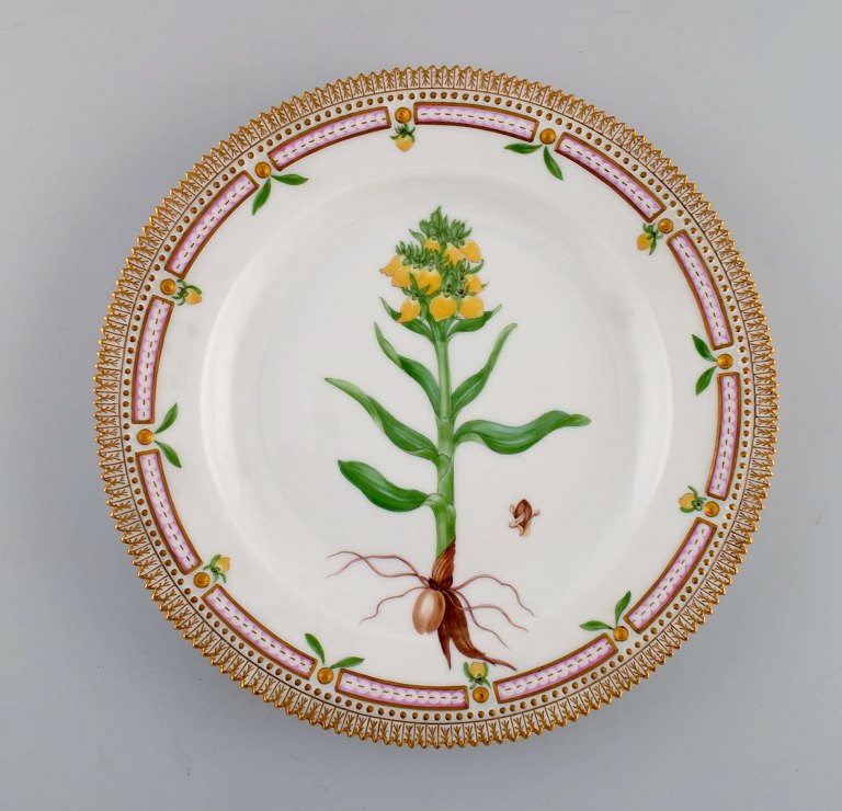 Royal Copenhagen Flora Danica dinner plate in hand-painted porcelain with flowers and gold decoration. Model number 20/3549.