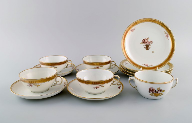 Royal Copenhagen Golden Basket tea service for four people.