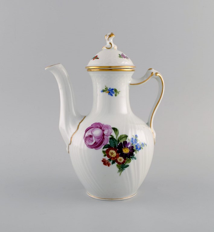 Royal Copenhagen Saxon Flower coffee pot in hand-painted porcelain with flowers and gold decoration. Model number 493/1517. Dated 1939.