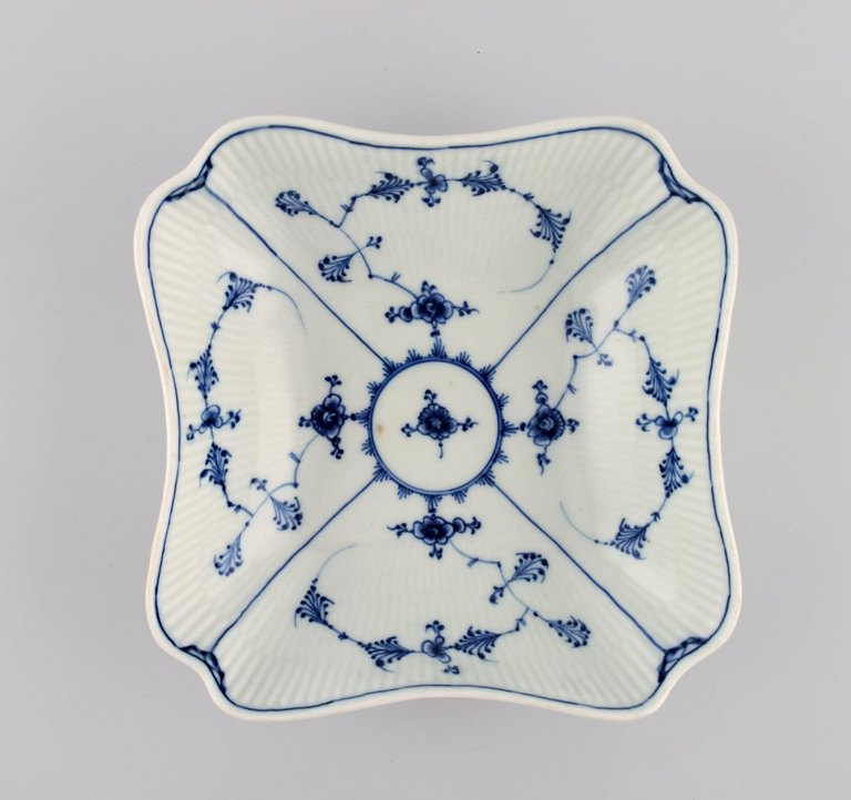 Antik Royal Copenhagen Musselmalet Riflet Skål. Sent 1700-tallet.