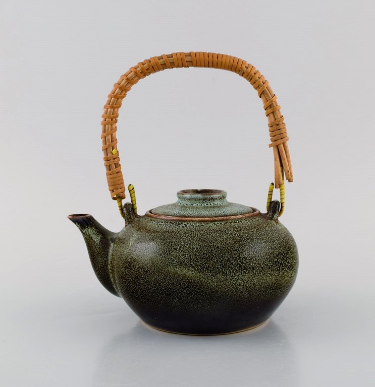 Chinese teapot in glazed stoneware with wicker handle. Beautiful speckled glaze in dark green and turquoise shades. 20th century.