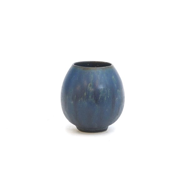 Small blue glazed Saxbo stoneware vase. Signed Saxbo 499 ESTN. H: 6cm