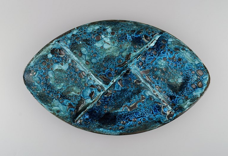 French ceramist. Large divided serving dish in glazed stoneware. Beautiful glaze in azure shades. Unique, high-quality ceramics. Mid-20th century.