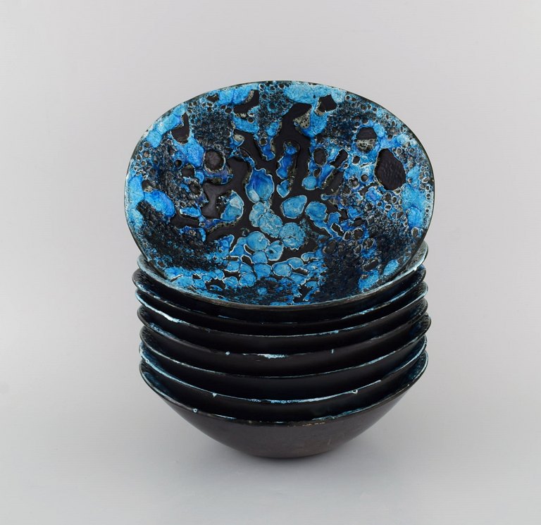 French ceramist. Eight bowls in glazed stoneware. Beautiful glaze in azure shades. Unique, high-quality ceramics. Mid-20th century.