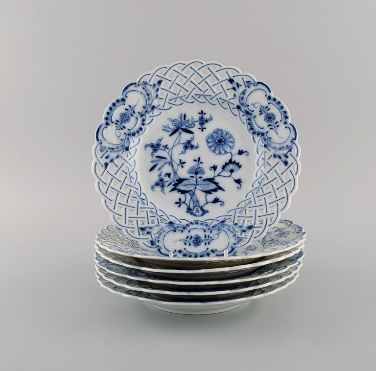 Six Meissen Blue Onion plates in openwork porcelain. Early 20th century.