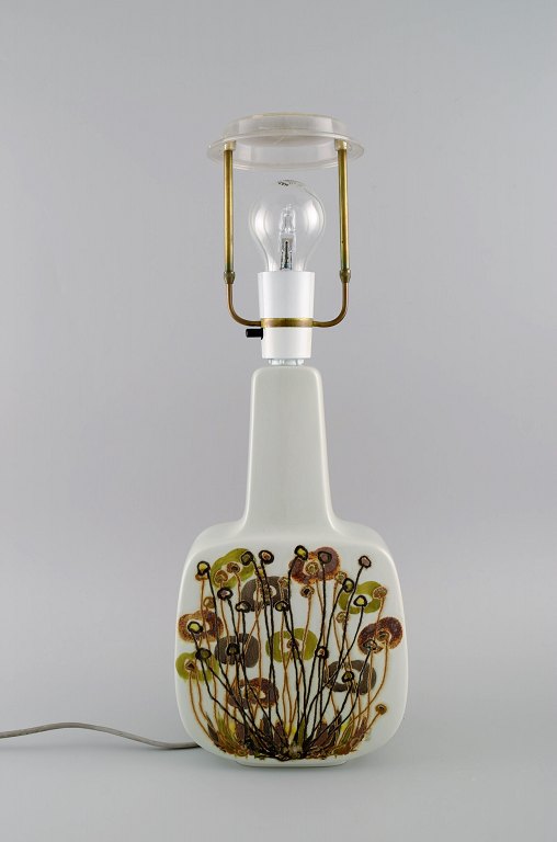 Royal Copenhagen retro bordlampe i fajance dekoreret med blomster. 1970