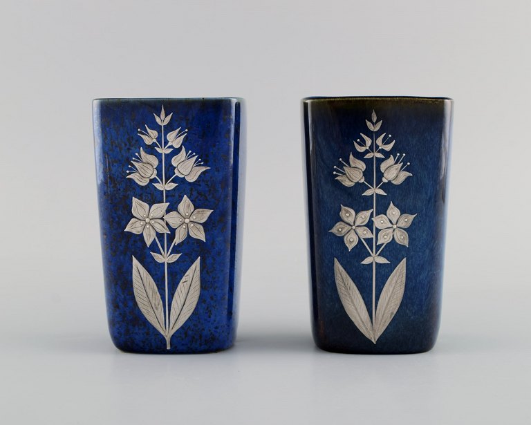 Sven Jonson (1919-1989) Gustavsberg. Two Lagun vases in glazed stoneware with silver inlays in the form of flowers. Beautiful glaze in shades of blue. 1970s.