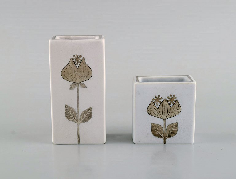 Sven Jonson (1919-1989) for Gustavsberg. Two small Lagun vases in glazed stoneware with silver inlay in the form of flowers. Mid-20th century.