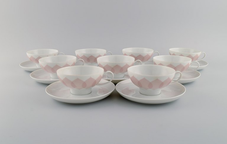 Bjørn Wiinblad for Rosenthal. Lotus porcelænsservice. 9 tekopper med underkopper dekoreret med lyserøde lotusblade. 1980