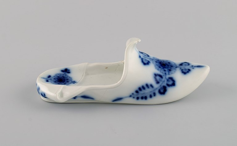 Meissen, Tyskland. Antik slipper i håndmalet porcelæn. Sent 1800-tallet.  