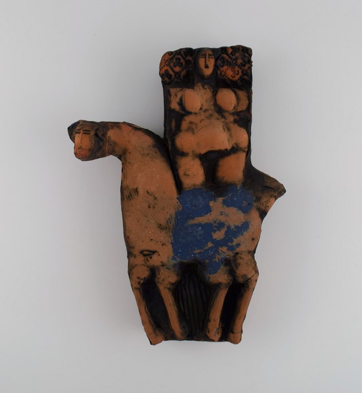 Niels Helledie (b. 1927), Denmark. Unique sculpture / wall relief in hand-painted and glazed stoneware. Dated 1984.