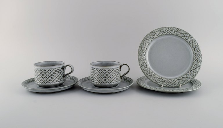 Jens H. Quistgaard (1919-2008) for Bing & Grøndahl / Nissen Kronjyden. Two Gray Cordial teacups with saucers and two plates in glazed stoneware. 1960s.