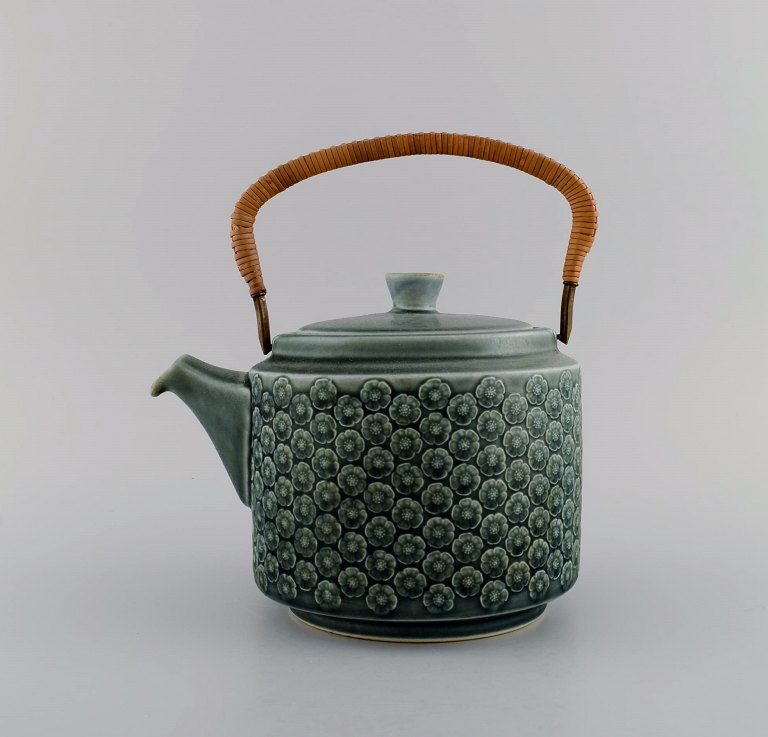 Jens H. Quistgaard (1919-2008) for Nissen Kronjyden. Azur teapot in glazed stoneware with wicker handle. 1960s.