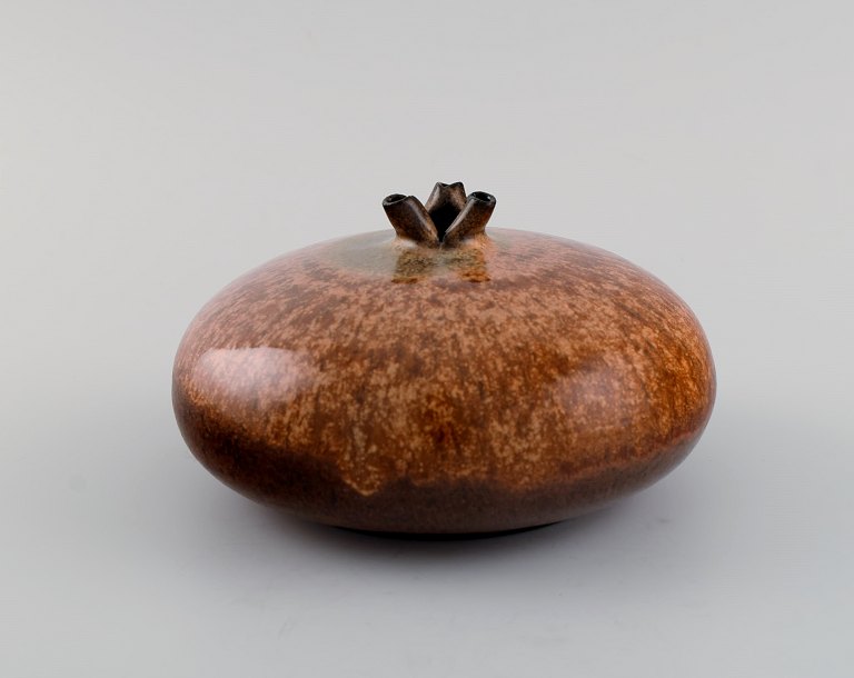 Körting Ceramics. Round unique vase in glazed stoneware. Beautiful glaze in reddish brown shades. Germany, mid-20th century.