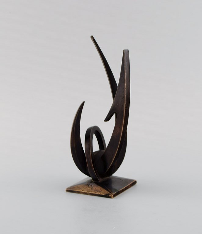 M. Joffroy, France. Rare modernist bronze sculpture. EDF, Pimingui. Mid 20th century.