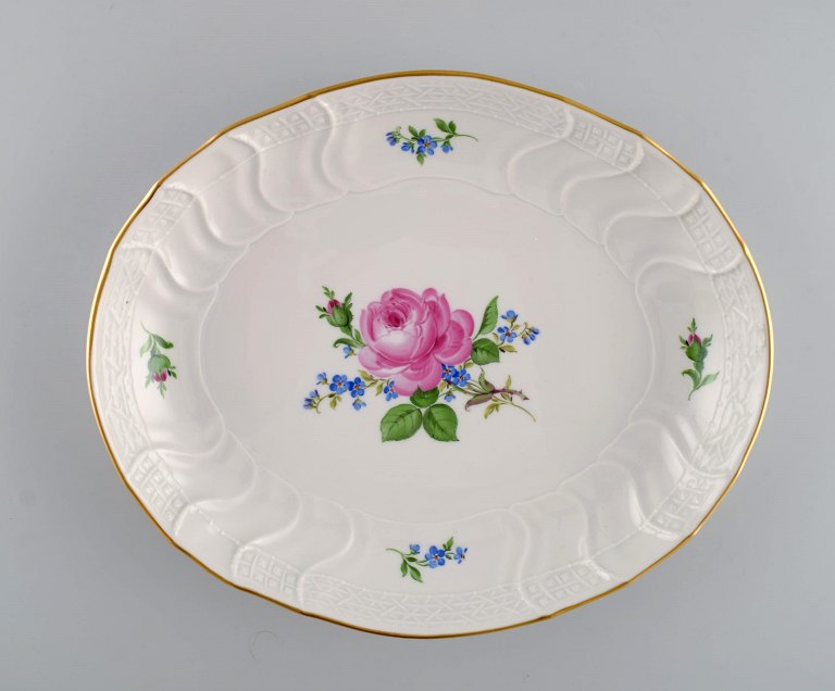 Oval Meissen Pink Rose skål i håndmalet porcelæn med guldkant. Tidligt 1900-tallet.