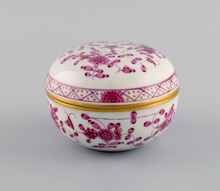 Meissen Pink Indian lågskrin i håndmalet porcelæn. Lyserøde blomster og gulddekoration. Tidligt 1900-tallet.
