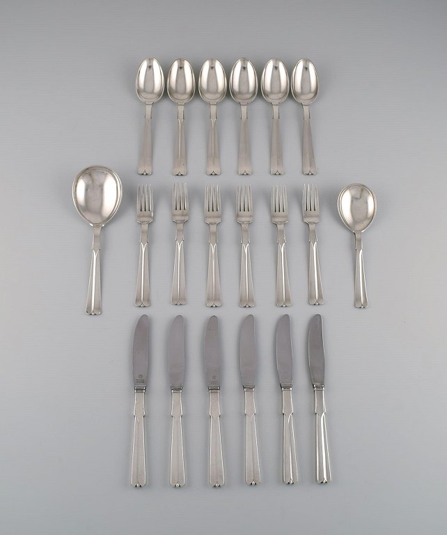 Hans Hansen silverware no. 7. Art deco dinner service in silver (830) for six people. 1930s.
