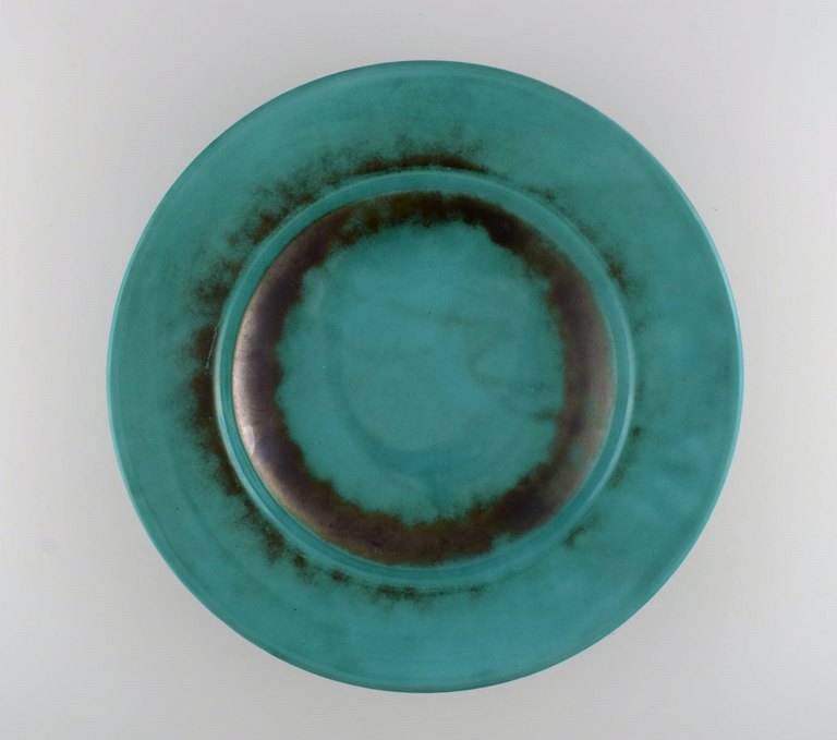 St. Erik, Upsala. Large art deco bowl / dish in glazed ceramics. Beautiful glaze in shades of green. 1930s.