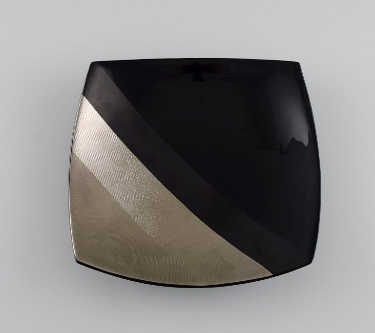 H. Dresler for Rosenthal. Bowl / dish in hand-painted porcelain with silver decoration. 1980s.