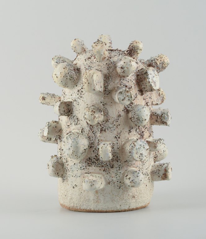 Christina Muff, Danish contemporary ceramicist (b. 1971). 
Large unique stoneware sculpture in offwhite glaze with ironcovered specks.
Measuring: W 23 x H 29 cm.
