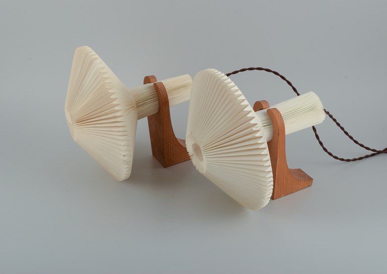 Et par Le Klint væglamper.Le Klint 204 "The Mushroom".