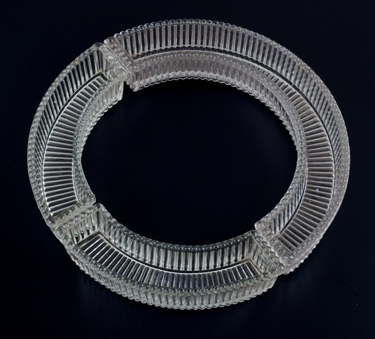 Baccarat, Frankrig, opsats / "Surtout de Table" bestående af fem dele krystalglas i rillet design.