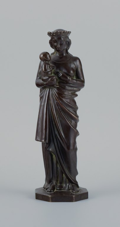 Johan G. C. Galster (1910-1997)  dansk skulptør, bronzefigur af Jomfru Marie og barn.