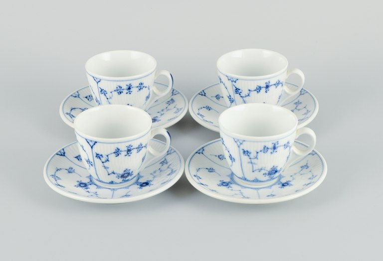 Four sets of Royal Copenhagen Blue Fluted Plain coffee cups and saucers in hand painted porcelain. Restaurant porcelain service.