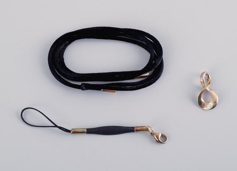 Regitze Overgaard for Georg Jensen. Infinity.Vedhæng i sterlingsølv med tilhørende silkesnor.