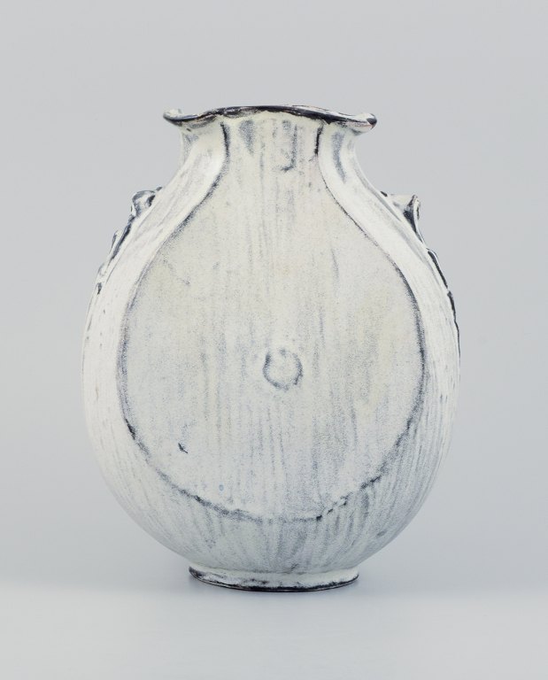 Svend Hammershøi (1873-1948) for Kähler. Vase i glaseret stentøj.Smuk gråsort dobbeltglasur.