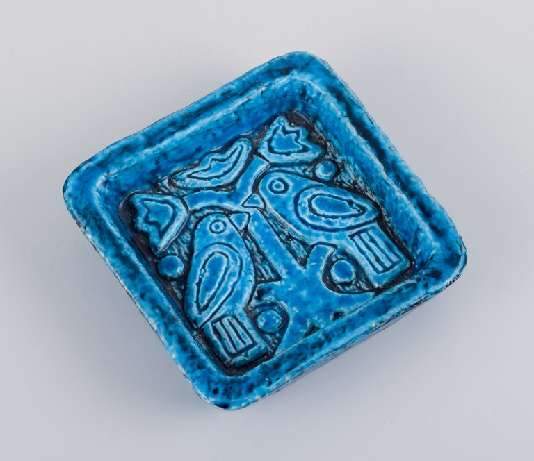 Charlotte Hamilton for Rörstrand, keramikskål i turkis glasur dekoreret med fugle.